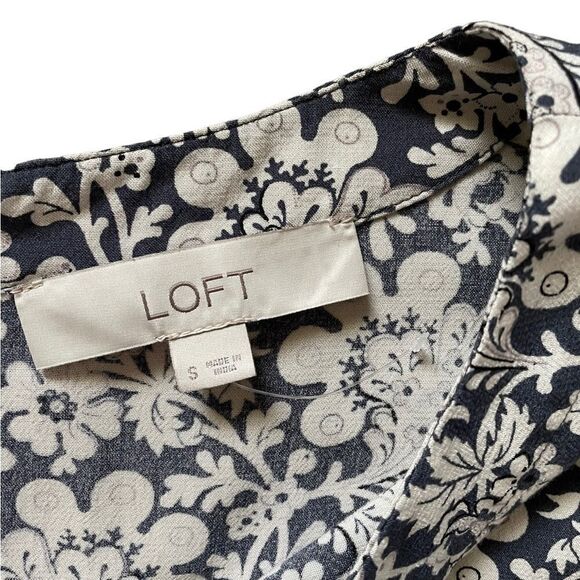 NWOT LOFT Blouse Blue and White Floral Pattern Size Small - Picture 6 of 6